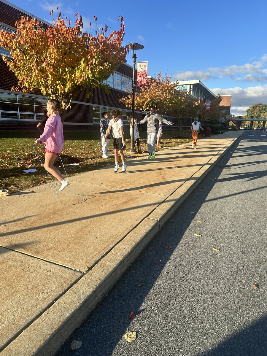 MrsViscariello's tweet image. We went outside to collect data and learn about constant rates.  @WilsonSchlDist @rhoste76 @CRada_WWMS @TExpLAlvernia