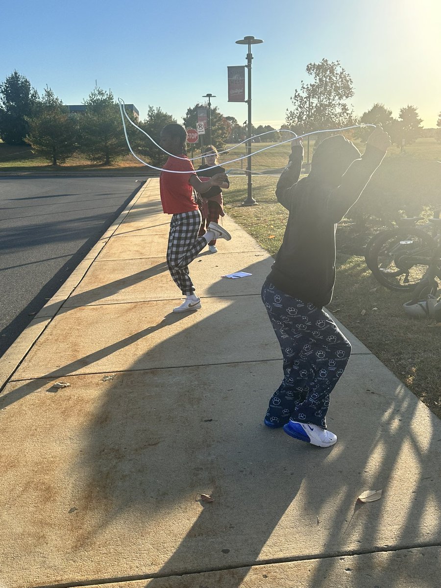 MrsViscariello's tweet image. We went outside to collect data and learn about constant rates.  @WilsonSchlDist @rhoste76 @CRada_WWMS @TExpLAlvernia