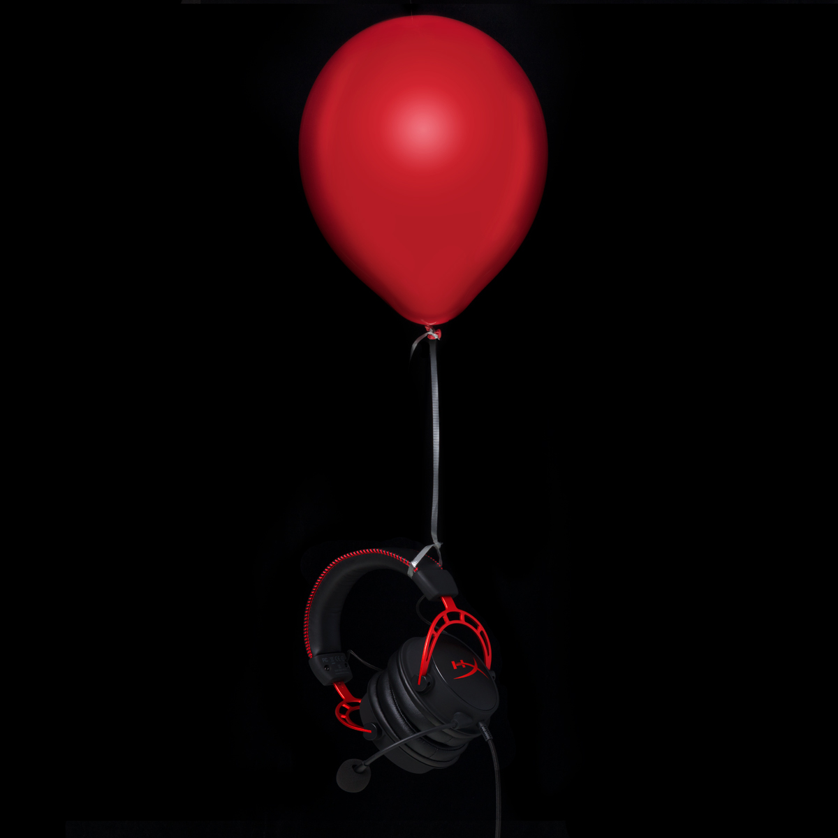 HyperX's tweet photo. you come back to your room and see this, wyd? 🤡🎈

best answer gets a balloon https://t.co/ydIlZVFxb1