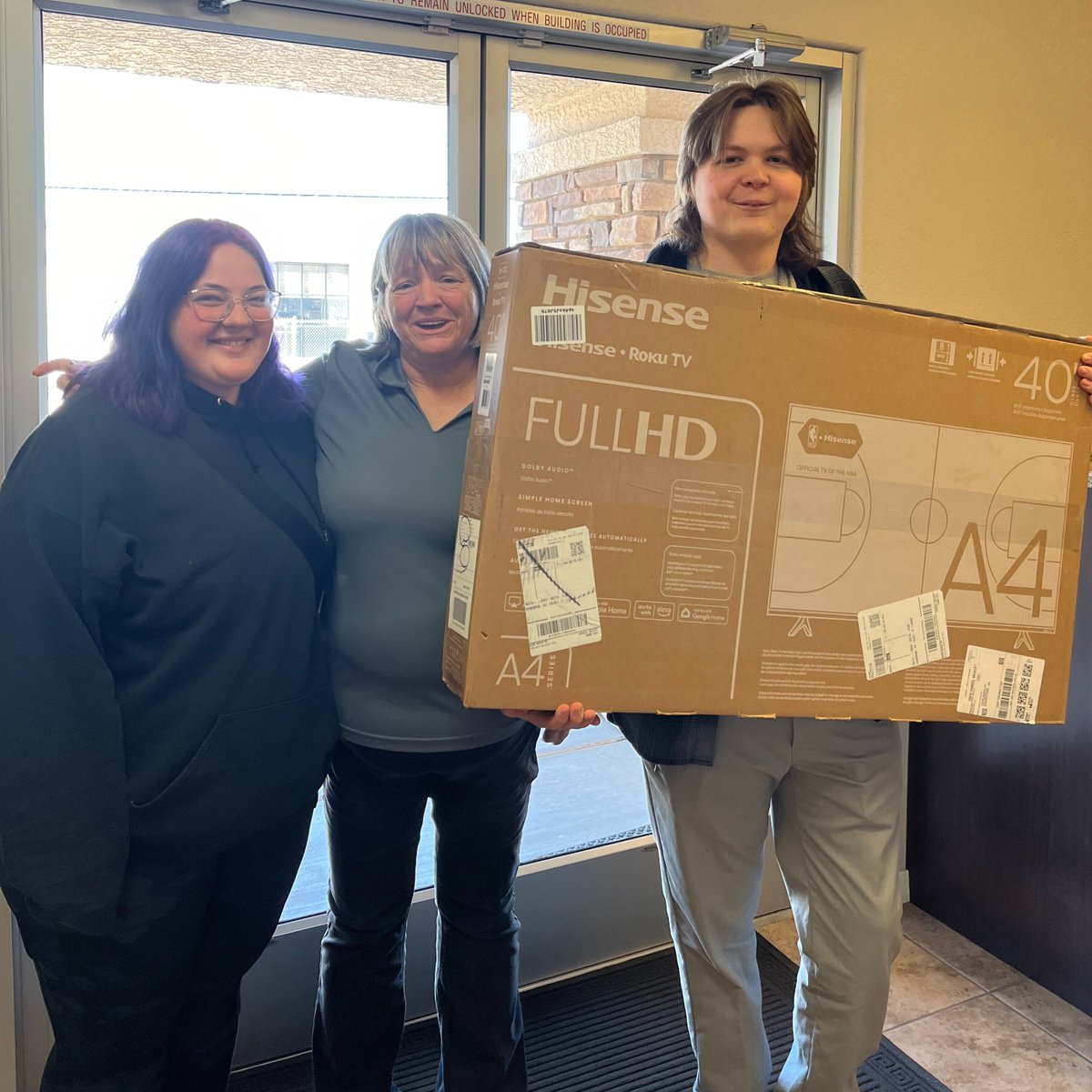 wecomfiber's tweet photo. Congrats to our 40" TV winner at Rocktoberfest! The event celebrated community spirit, local talent, and fall fun. Thanks to Lisa for capturing the joy. See you next year for more music, art, and autumn charm! 

#Rocktoberfest #CommunitySpirit #WecomFiber https://t.co/RSKE86KIdK