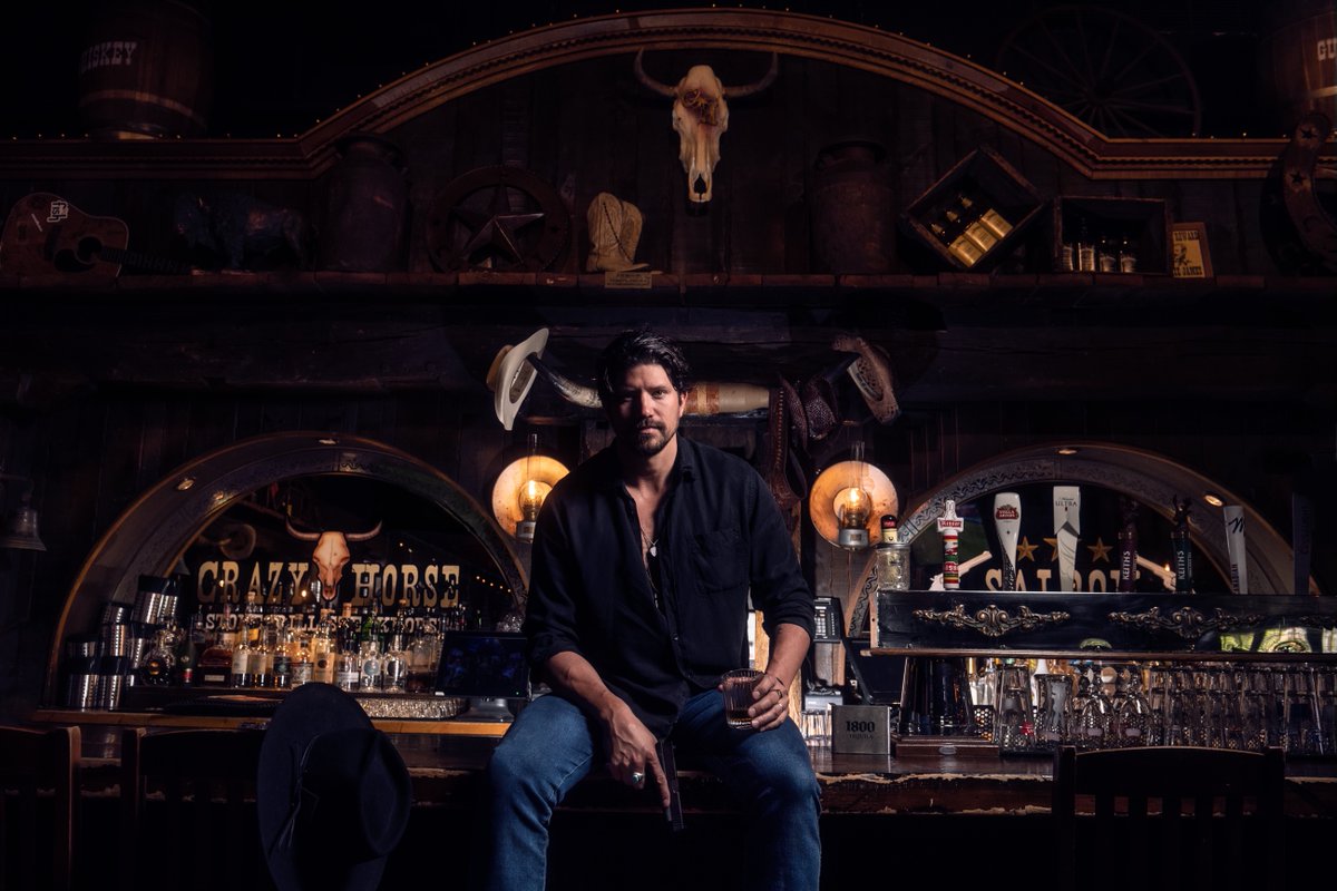 dallasalexandr's tweet image. My new studio album’s almost fully out! Got a few more tracks to drop. I’d love to know—what’s been your favorite so far?

Drop it in the comments.

Shout out to my friends Crazy Horse for the album cover photoshoot location.

#FanPoll #CountryMusicFans #CantBlameMy