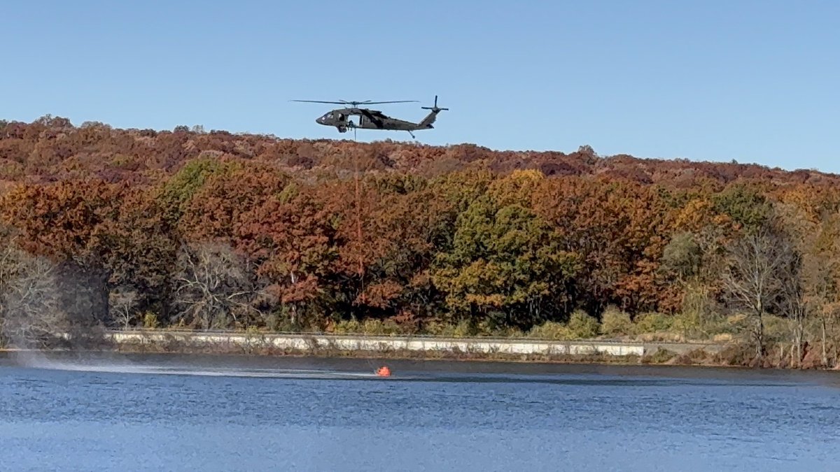 gbalicki66's tweet photo. The cavalry is here! All 3 birds working for over 3 days to put out this fire. #Berlin #CT #HawthorneFire #Lamentation #Fire #Wildfire #Connecticut #SilverLake https://t.co/eIjR4j376F