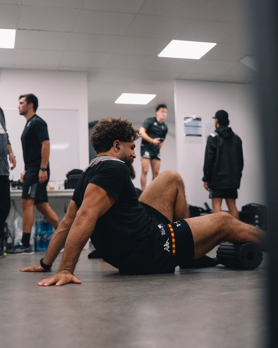 ProvenceRugby's tweet photo. AU COEUR DU VESTIAIRE | AVEC NOUS à quelques minutes du coup d'envoi
Ils ont besoin de vous ! Donnez-leur de la force
#USONPR #teamprovence https://t.co/z1sRChVM87