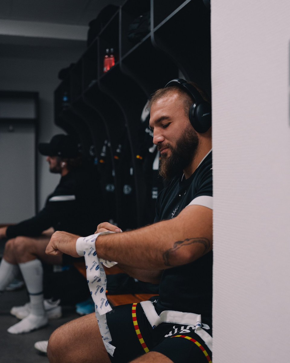 ProvenceRugby's tweet photo. AU COEUR DU VESTIAIRE | AVEC NOUS à quelques minutes du coup d'envoi
Ils ont besoin de vous ! Donnez-leur de la force
#USONPR #teamprovence https://t.co/z1sRChVM87