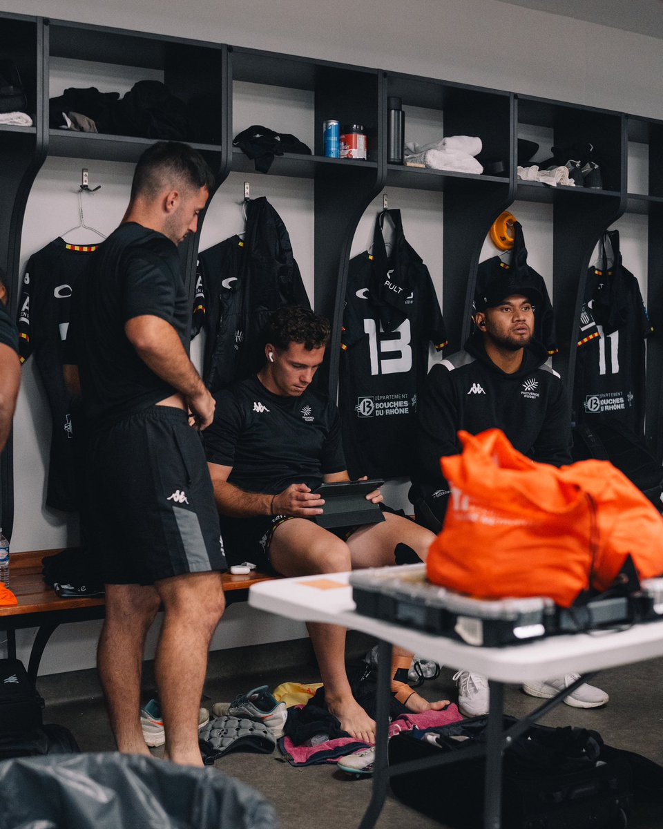 ProvenceRugby's tweet photo. AU COEUR DU VESTIAIRE | AVEC NOUS à quelques minutes du coup d'envoi
Ils ont besoin de vous ! Donnez-leur de la force
#USONPR #teamprovence https://t.co/z1sRChVM87