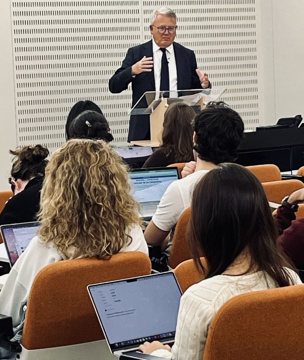 Delighted to give a lecture at <a href="/ucl/">UCL</a> on the social foundations of 🇪🇺 integration.

We’ve gone a long way: from the treaties of the ‘50s to this mandate’s directives on minimum wages and platform work.

Looking at the challenges ahead, I think we need even more #SocialEurope.