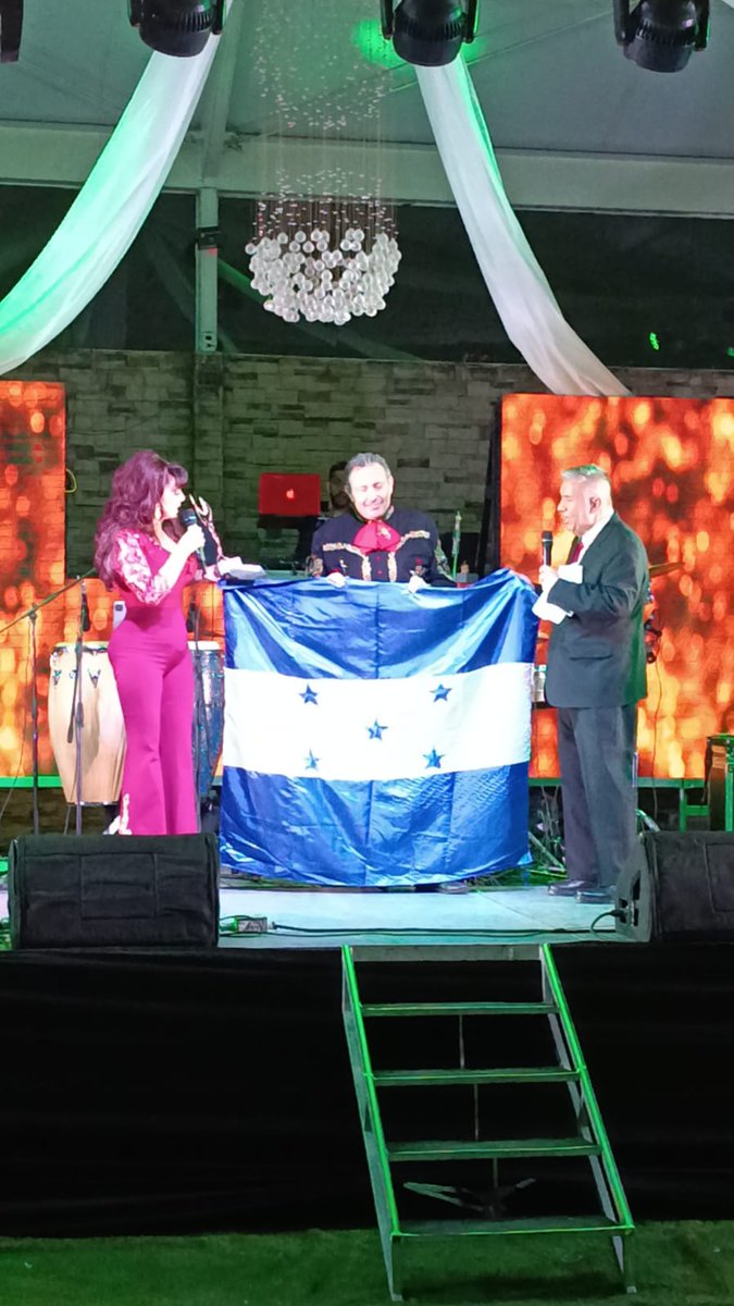 ENRIQUEHAAS's tweet photo. Recibiendo el #PalmasDeOro en #Cdmx 2024 #ElCharroApasionado https://t.co/XbOAyYj8hH