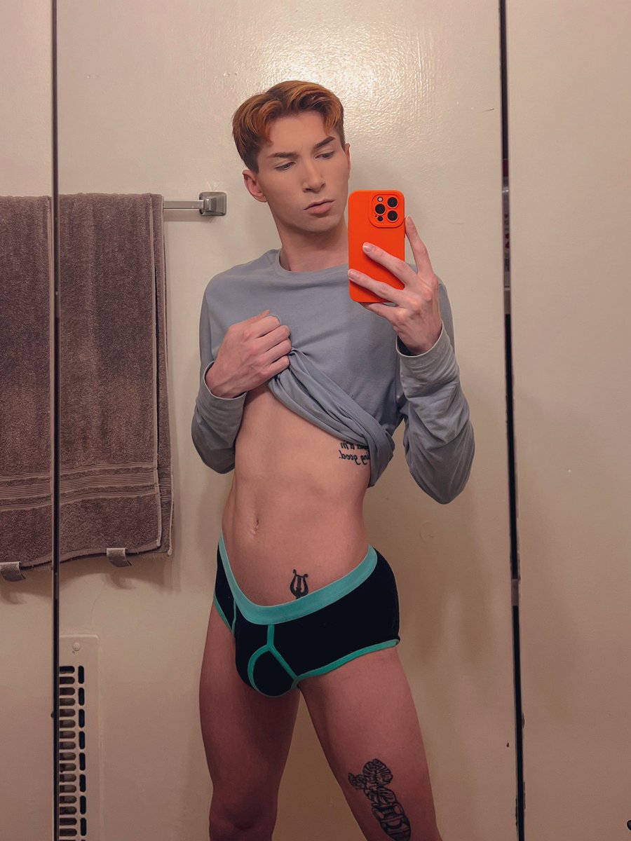 sillyfroot's tweet photo. Hi, gay. It’s Friday 🫶🏻 https://t.co/xiJvmpoBUO