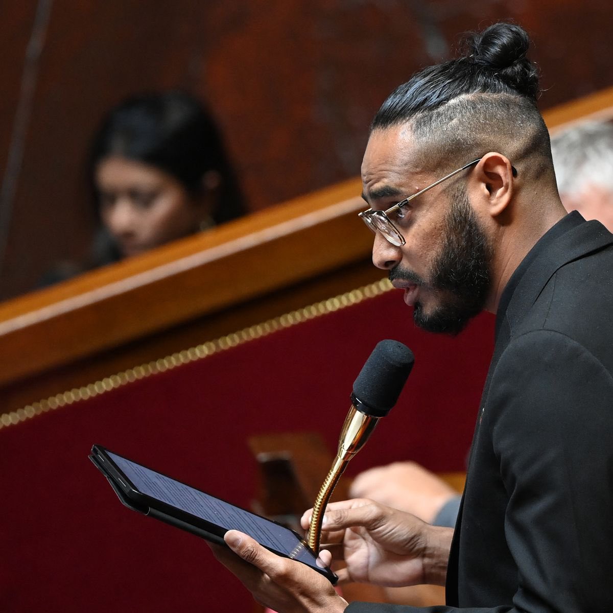 🙄🙄🙄🙄🙄 D’avance pardon :
(Je laisse un blanc)
Le député de gauche, Frédéric Maillot, considère que l’expression "travailler au noir serait raciste" et propose de mettre sur une liste noire tous ceux qui l’utiliseraient ! Je trouve stupide d’avoir ces idées noires qui le
