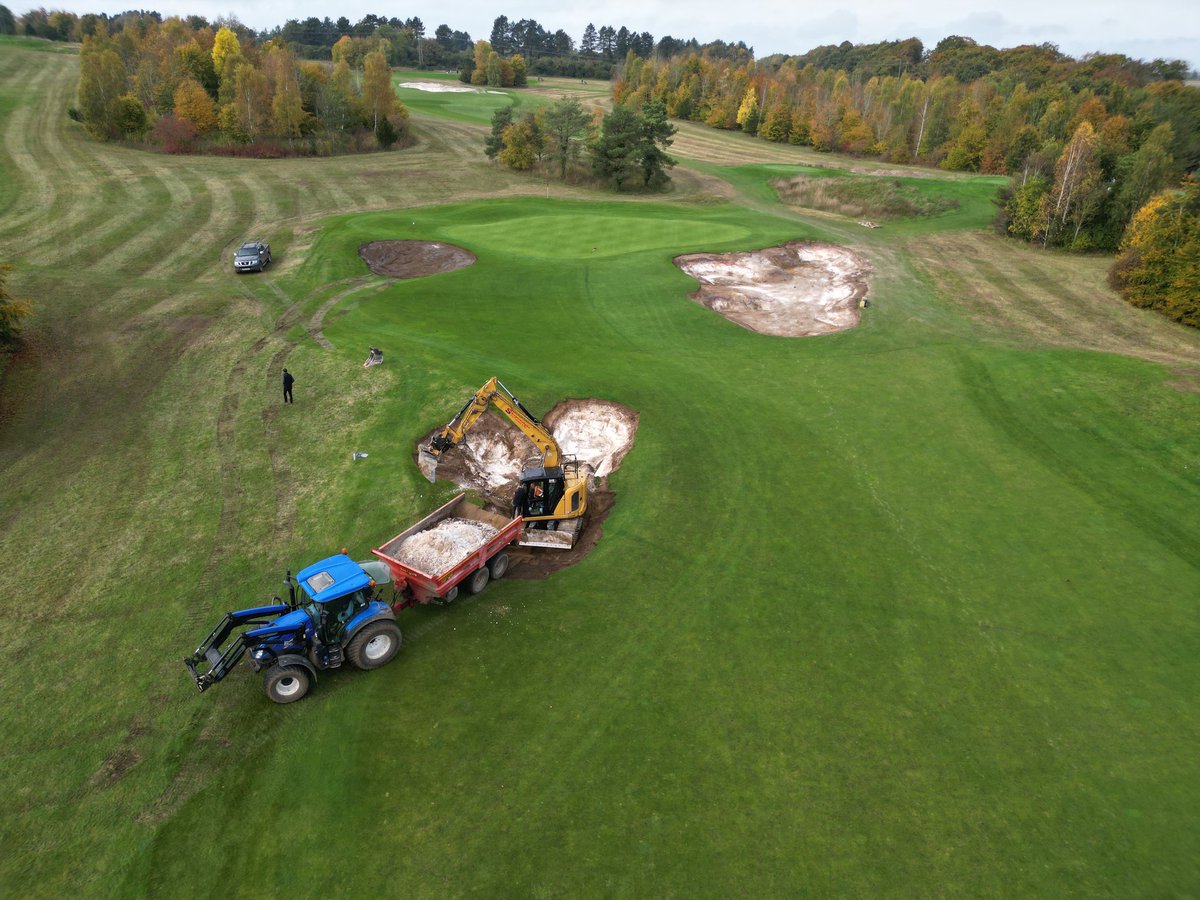 Chalk scrapes, Bunker constructions &amp; Hole constructions ... <a href="/GogMagogTeam/">Gog Magog Estates Team</a> doing what it does best 👏🏼

So great to see the passion from all of the Team, Shaperight Services, <a href="/BunkerMat_com/">Whitemoss Eco - Innovative Golf Course Solutions.</a> &amp; <a href="/golfarchitects/">Mackenzie & Ebert</a> coming together to deliver top quality work 👌🏻📸