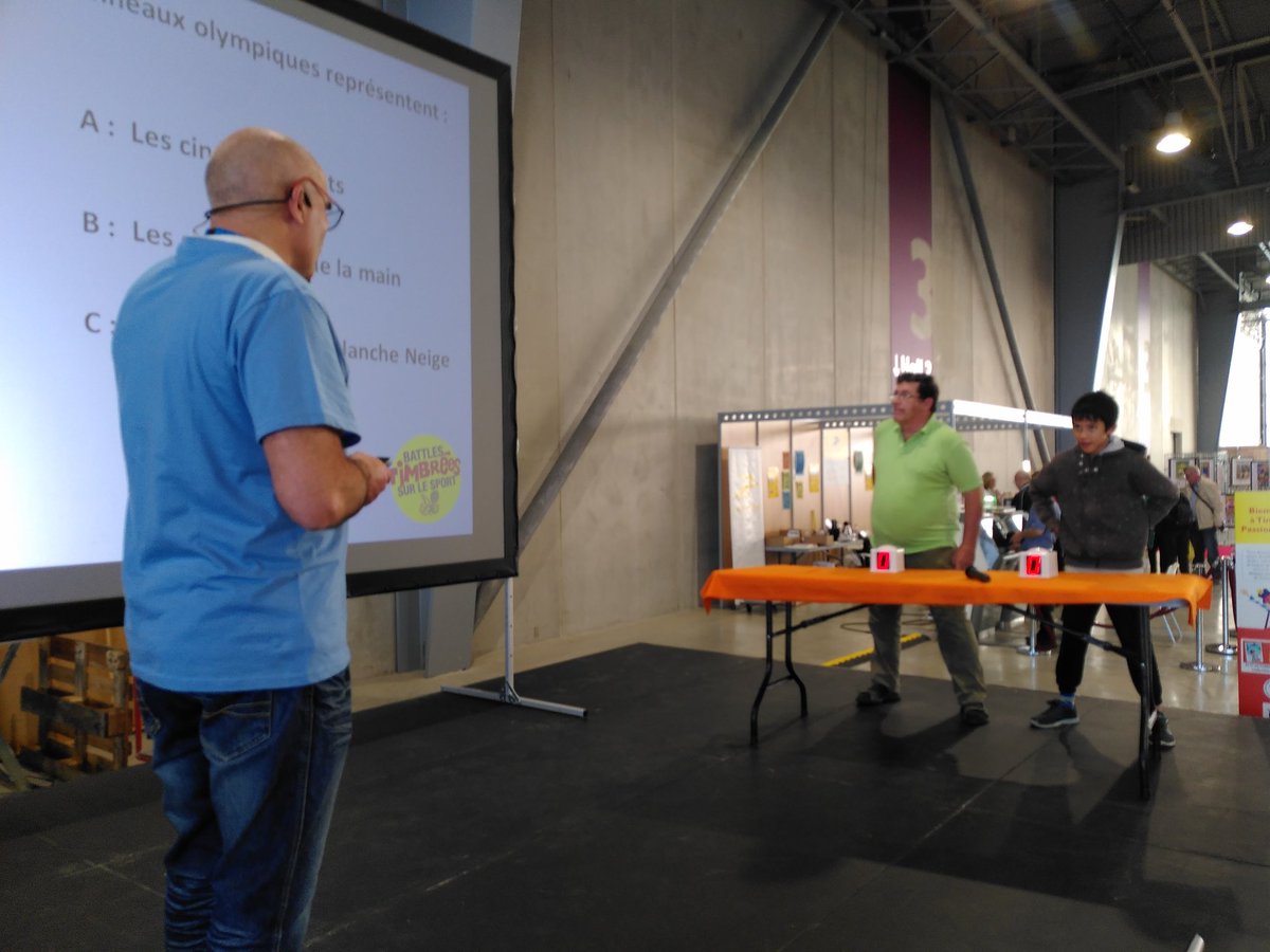 Timbres Passion a fermé ses portes il y a environ une heure, pour ce premier jour.

Les conférences, battles timbrées, animation jeu d'échecs, tours de magie, stands de négociants, initiation au cirque.... se poursuivent demain !