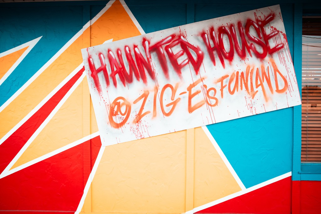 The clock is ticking... This is your LAST weekend to experience the Haunted House at Zig-E’s Funland!! Open Friday &amp; Saturday 6-11, Sunday 6-9. Don’t miss out on the screams! 🎃👀 #FinalFright #ZigEsFunland  #halloween #autumn #horror  #haunted house #horror  #spooky