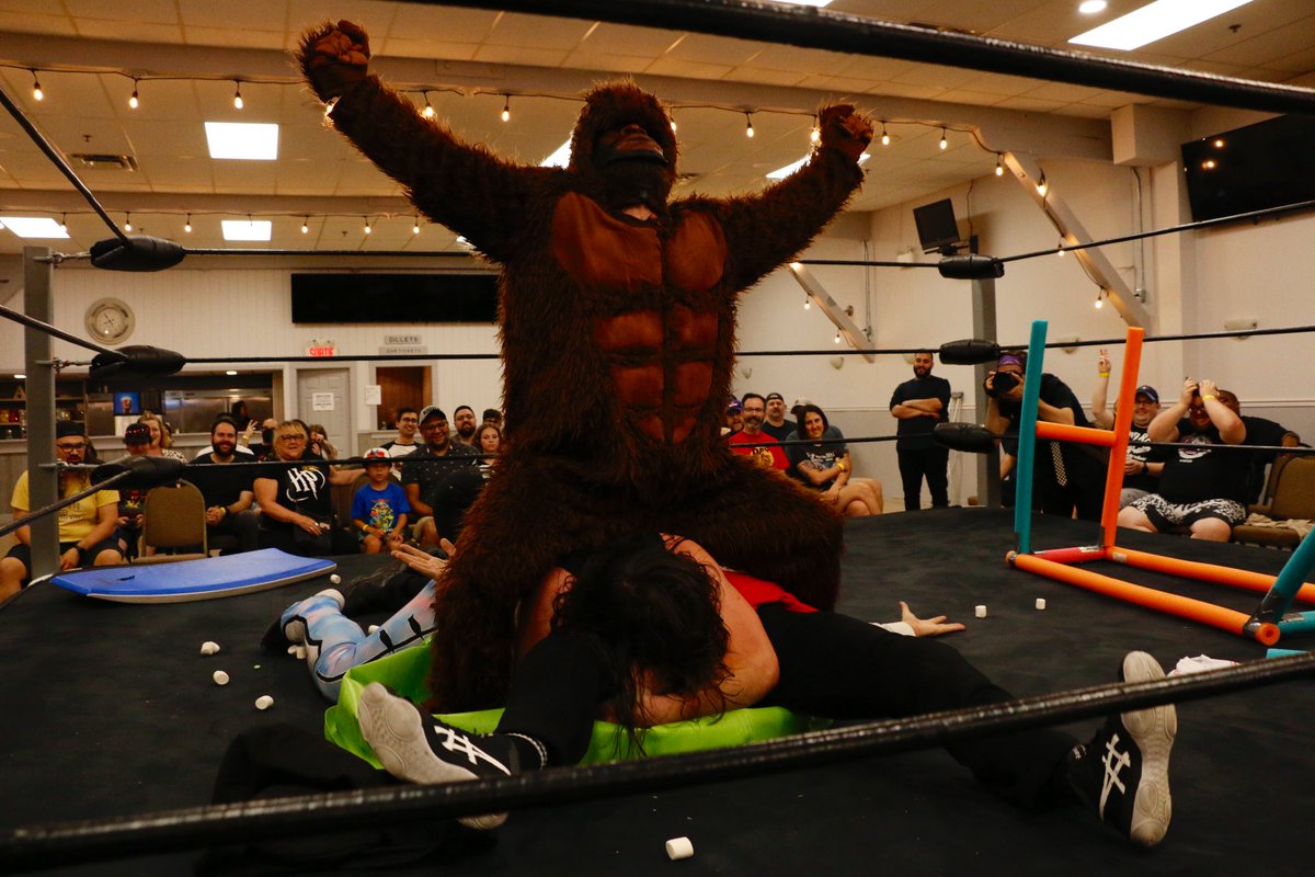 MysteryWrestlin's tweet image. SASQUATCH REIGNS SUPREME!

TWO DAYS till #MysteryWrestling11! Tune in LIVE on Twitch.tv/EvilUno and in Gatineau, QC! Tickets available at tinyurl.com/mystery11tix! Watch previous shows on mysterywrestling.com!
@PiledriverPhoto
•
#mysterywrestling #eviluno #prowrestling
