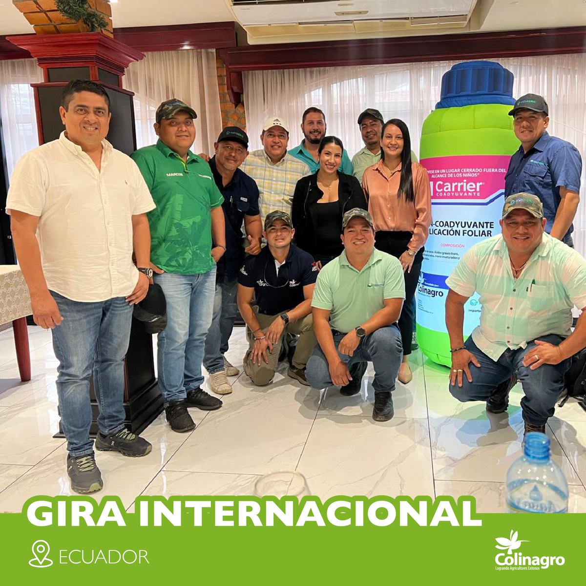 Colinagro_Col's tweet photo. Esta semana nuestra🧑🏼‍🌾Líder de Cultivos, Ing. Julio César Obando, estuvo en Ecuador, donde capacitó a distribuidores aliados como Pacificozone, Novagric y Riveragro sobre nuestro portafolio. También participó en el Simposio Internacional de Musáceas en Los Ríos. #events https://t.co/mKt9H5yU1K
