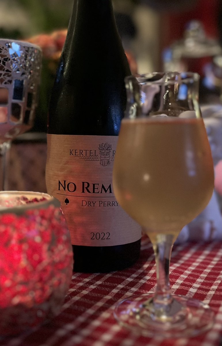 notklev's tweet image. I just found my goal for the perfect perry to make! ”No remorse” by @Kertelreiter is the one! Great acidity, nice flavors of grapefruit, lime and pinapple. But the best is the tannins, I really love high tannins in a perry! @BarMas this is the best i have tried soo far!! 🥂🍾