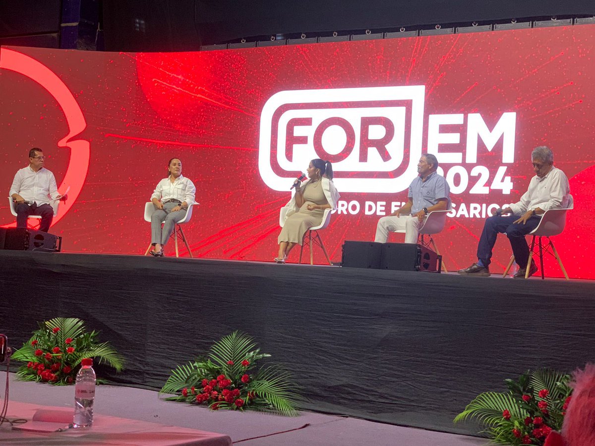 Uno de nuestro líderes empresariales Libardo Suta propietario y fundador de #libardog contando su historia de vida ! 
<a href="/CCBucaramanga/">Cámara de Comercio de Bucaramanga</a> #FOREM #ACODRES 
Vale la pena escucharla una y otra vez 👏🏽
Quien no conoce al amigo de todos ?