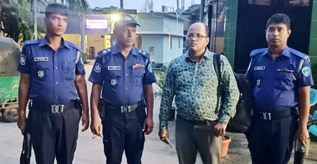 এস আলম গ্রুপকে অর্থপাচারে সহায়তাকারী ইমিগ্রেশনে আটক