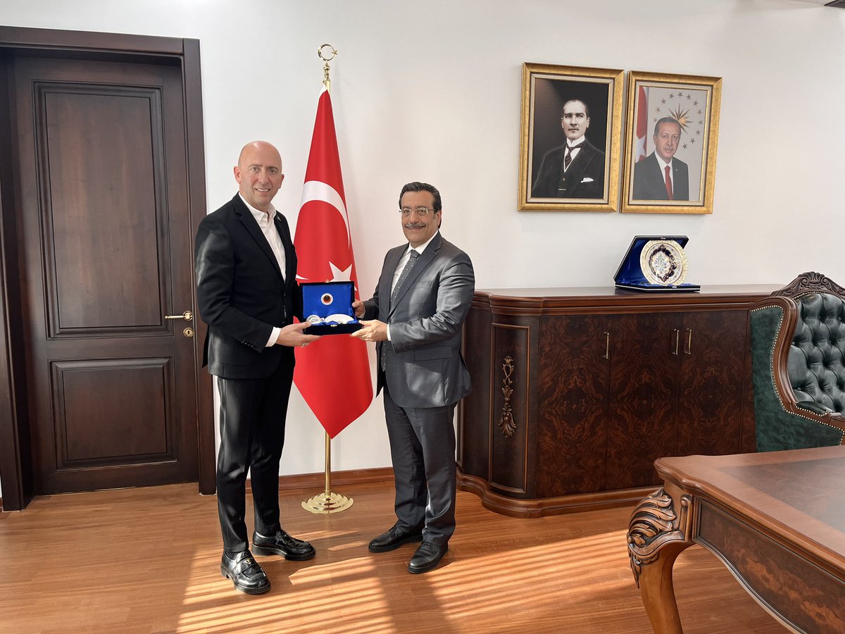 balkanvakfi2022's tweet photo. Balkan Vakfı Yönetim Kurulu Başkanımız Hıfzı Kuruşa, Denetleme Kur.Bşk. Hülya Akandır ve TOKOB Ankara temsilcisi İlkin Kala ile birlşkte Altındağ Kaymakamı Sn. Cumali Atilla’yı ziyaret etti. @cumaliatilla23 @hifzi_kurusa https://t.co/RkvnIf1GmQ