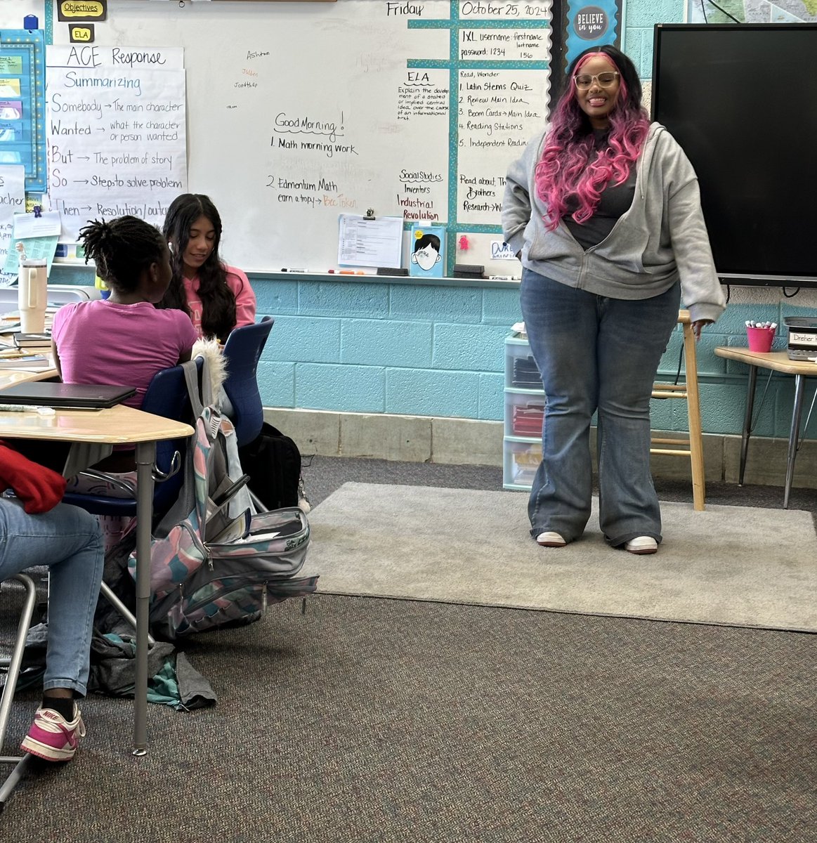 SHS Teacher Cadet Miss Berryman is already getting busy in Mrs. Dreher's 5th Grade Class! #allinforssd #allinthehive #allinthehive <a href="/AnamariaSandor3/">Anamaria Sandor</a>