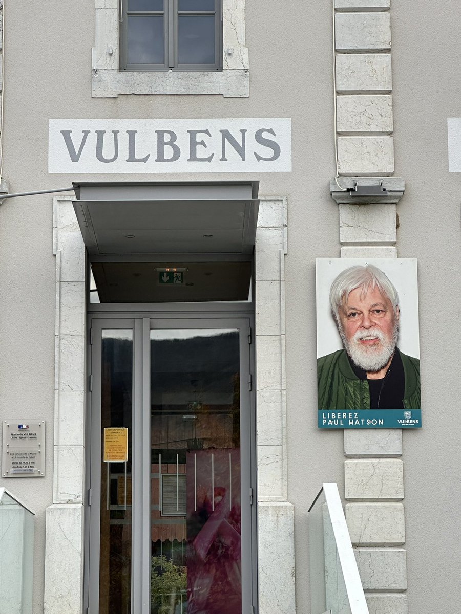 VulbensOff's tweet photo. La commune de #Vulbens soutient Paul Watson et appelle à sa libération. La préservation de la biodiversité et la protection des baleines, n’est pas un crime. 🐋 https://t.co/wNRn36y8Jf
