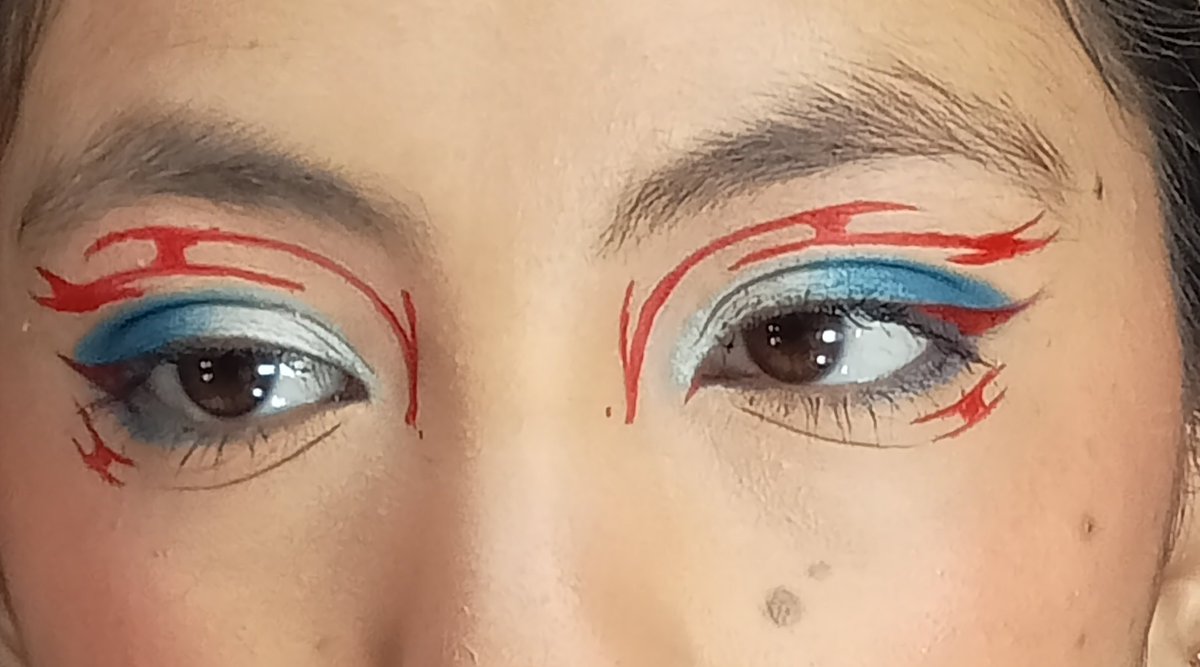 fraiselette's tweet image. Probando que el diseño de Optimus en el live action no es feo dropeando un maquillaje para salir a servir cunt
#makeup #Transformers #optimusprime #maccadams
