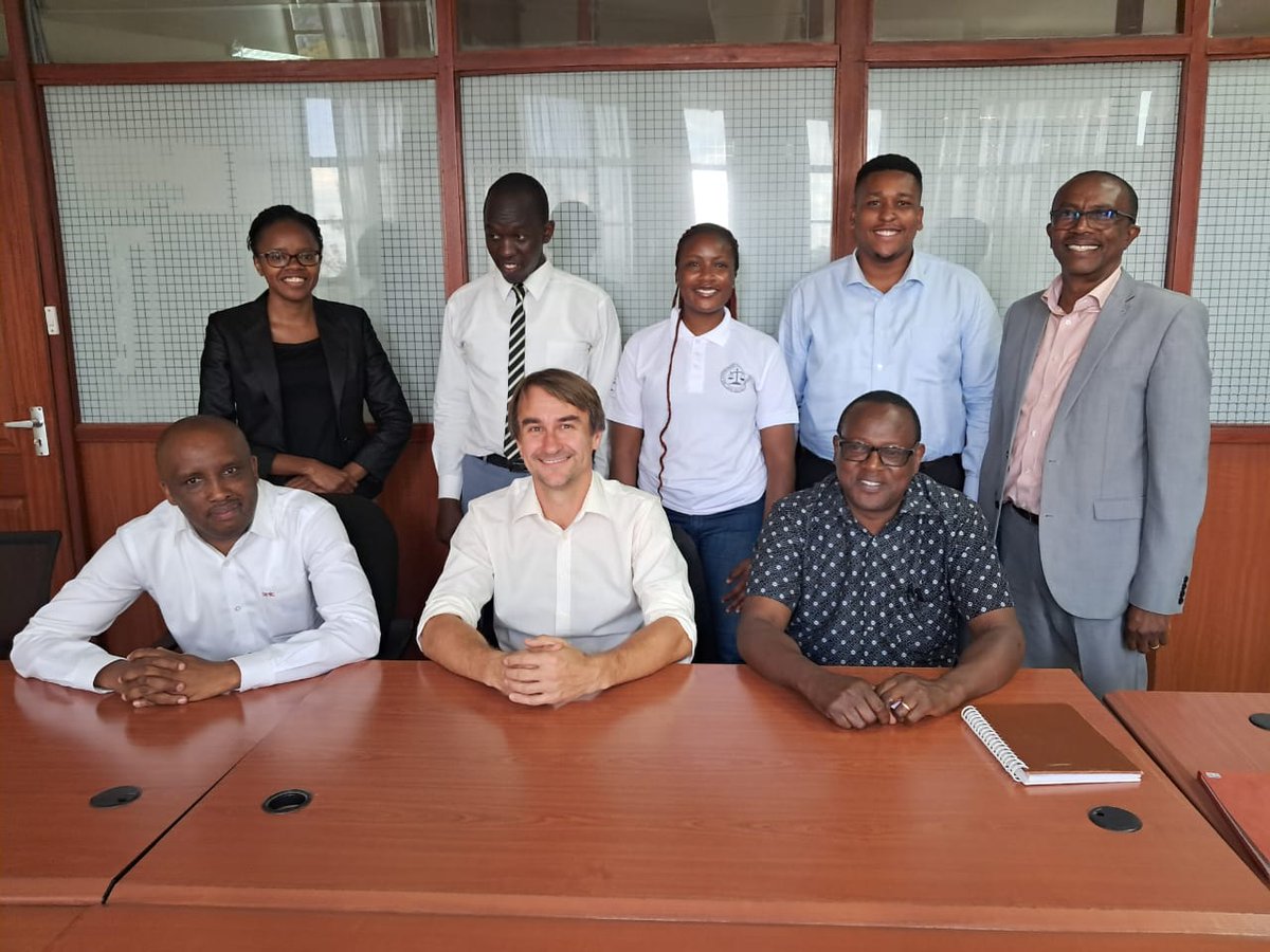 PPospech's tweet photo. Had a great week teaching at @KenyattaUni, giving lectures and discussing social issues with Kenya's finest young sociologists! @soc_muni @MUNI_FSS @CZAmb_Nairobi https://t.co/VQqJCb8ICS
