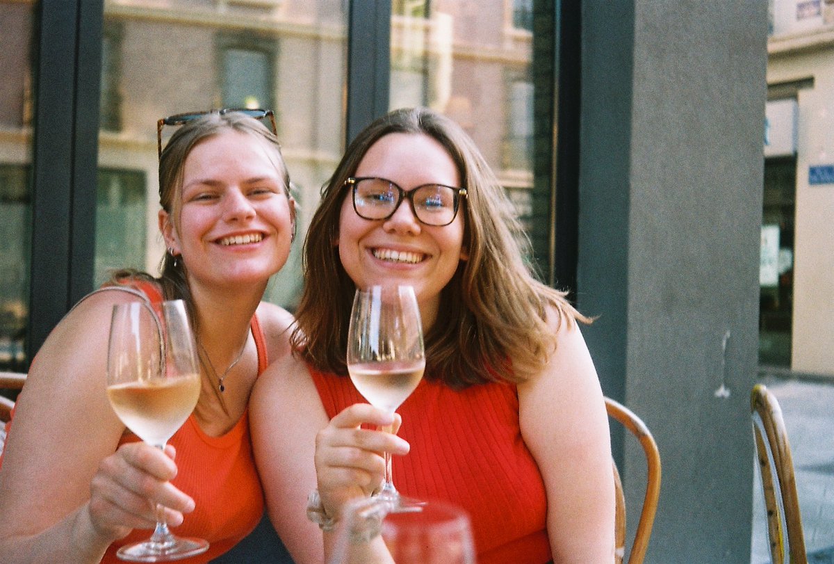 trustyouralibi's tweet photo. Got my first analogues developed and honestly, these are a vibe ✨️
Ft. @mxsson_melxnie and @fakelauraa https://t.co/Im6KJ2qmrz