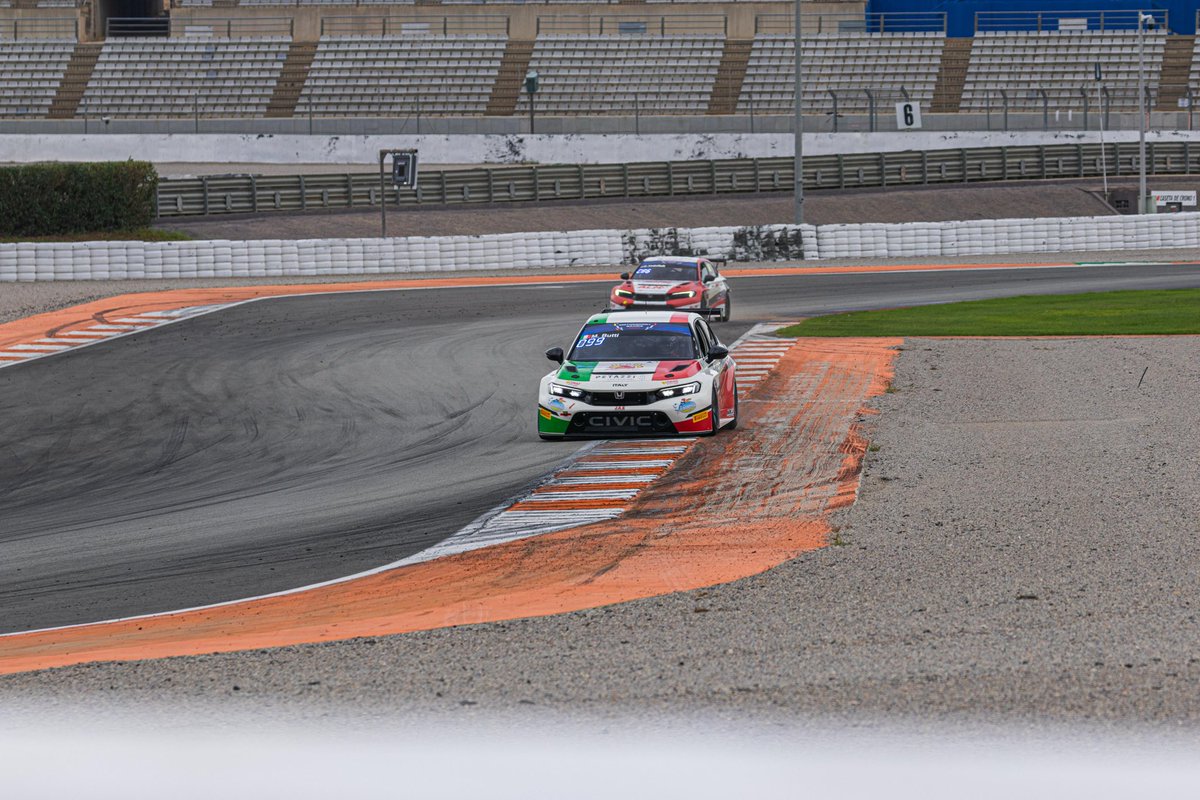 marcobutti111's tweet photo. End of the first day in the @fiamgames 🌎✔️

P6 in FP1 and leading FP2 🦾 Tomorrow, qualifying session and qualifying race 🔜

Forza Italia!!! 🇮🇹🙌🏽 https://t.co/vaPks5fKtJ