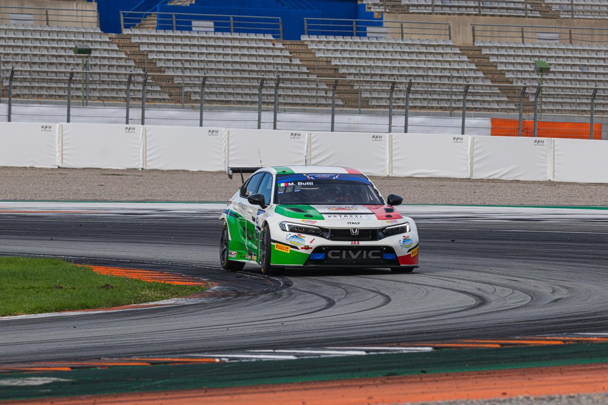 marcobutti111's tweet photo. End of the first day in the @fiamgames 🌎✔️

P6 in FP1 and leading FP2 🦾 Tomorrow, qualifying session and qualifying race 🔜

Forza Italia!!! 🇮🇹🙌🏽 https://t.co/vaPks5fKtJ