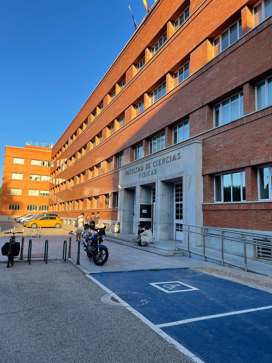 DanielePreziosi's tweet image. Since more than one month, and until next year,  I'm at the #Complutense in Madrid with #twisting #nickelates  #membranes in the lineup. Thanks @JACOBOSANTAMARI  for this great opportunity. Happy to be around at #GMFC.