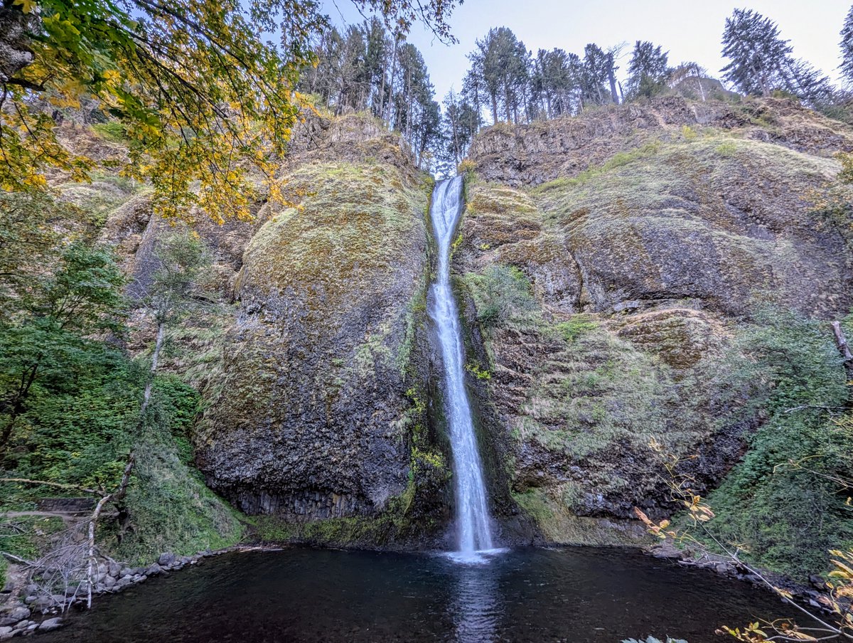 For today's #SundayScenery, take a look at this beautiful view of Horsetail Falls, submitted by Erin from Clackamas!

Want your picture to be featured next week? Submit your favorite Oregon scenery snapshot here: chavez-deremer.house.gov/sunday-scenery