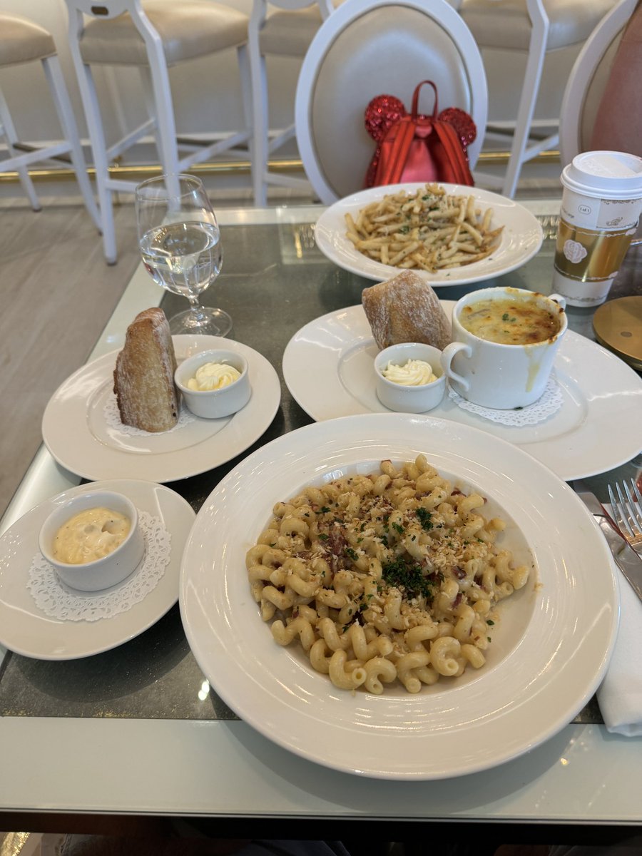 Theme Park Express tweet media