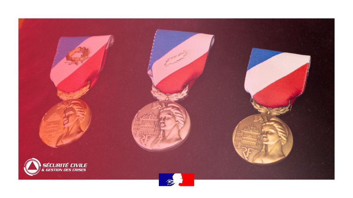 SecCivileFrance's tweet photo. 👏🎖Sapeur-pompier, sapeur-sauveteur, démineur, bénévole d’une association ou encore personnel administratif… Retrouvez l'arrêté du 7 octobre 2024 portant attribution de la médaille de la sécurité intérieure aux acteurs de la Sécurité civile 👉 https://t.co/FBLqRqUJoe https://t.co/7p6v0pexuD