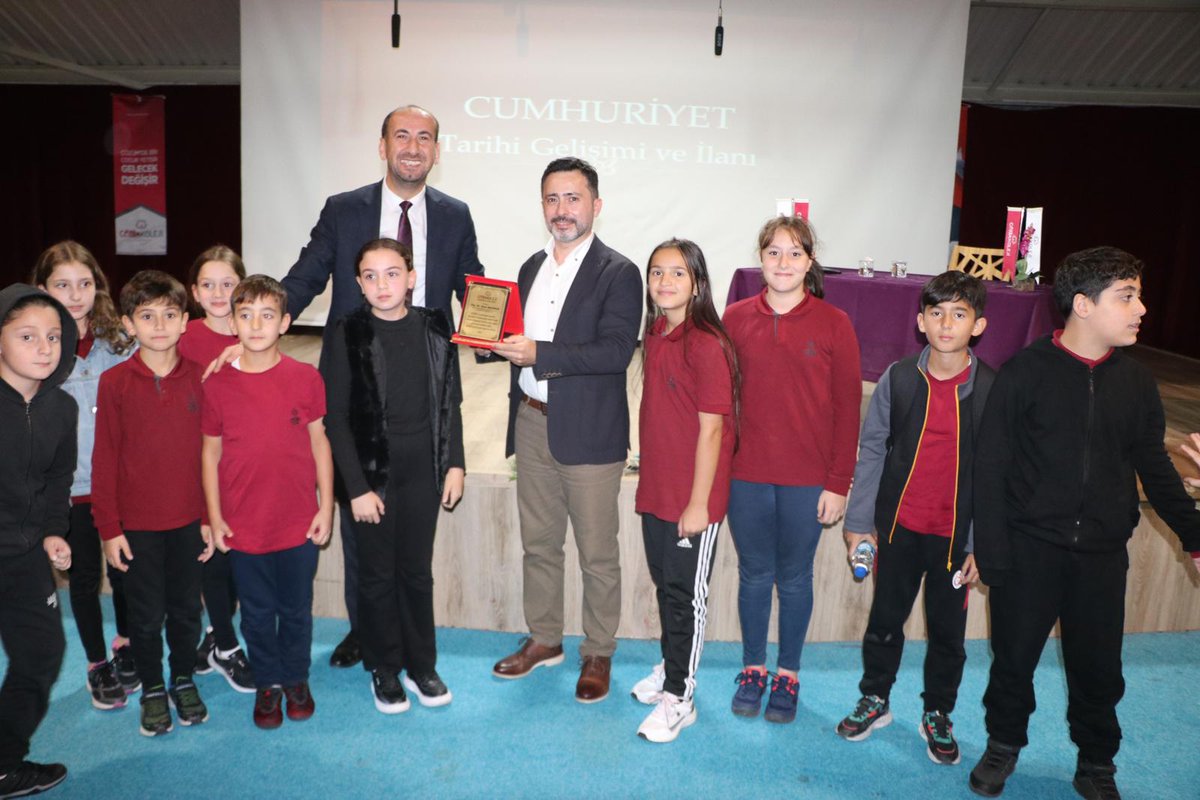 Hamidiye Çözüm Koleji Kariyer Günleri birbirinden değerli konuklarıyla ve mükemmel sunumlarla devam ediyor.

29 Ekim Cumhuriyet Bayramı sebebiyle öğrencilerimizle bir araya gelen Doç.Dr.Sinan BAŞARAN Cumhuriyet temalı konuşmasıyla öğrencilerimize heyecan dolu anlar yaşattı.