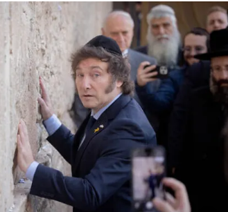 sokarat06's tweet photo. نورمان بريسكي الممثل الأرجنتيني "غزة لن تهزم أبداً، وصد مة لرئيس الارجنتين الشعب مع غــ.ـــزة ⭕📌💥💦#العميل_الاسراييلي_ابوسلميه محمود حميدة جمعه الغضب وائل غنيم السوبر المصري، السوبر الافريقي الجزيرة #عبود_بطاح #طوفان_الشعوب_سيبدا رييس الموساد بن شرقي https://t.co/W4QRU8me57