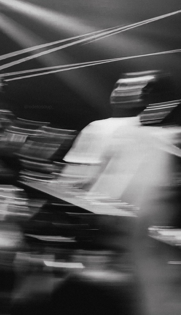 OdeToSoup_'s tweet photo. clancy tour phoenix/vegas grayscale - a thread (3) 📸
#clancyvegas #clancyphx #clancyphoenix #clancyworldtour #twentyonepilots #cliqueart #clancytour @tylerrjoseph @joshuadun @twentyonepilots https://t.co/sQ0zVcpkGt