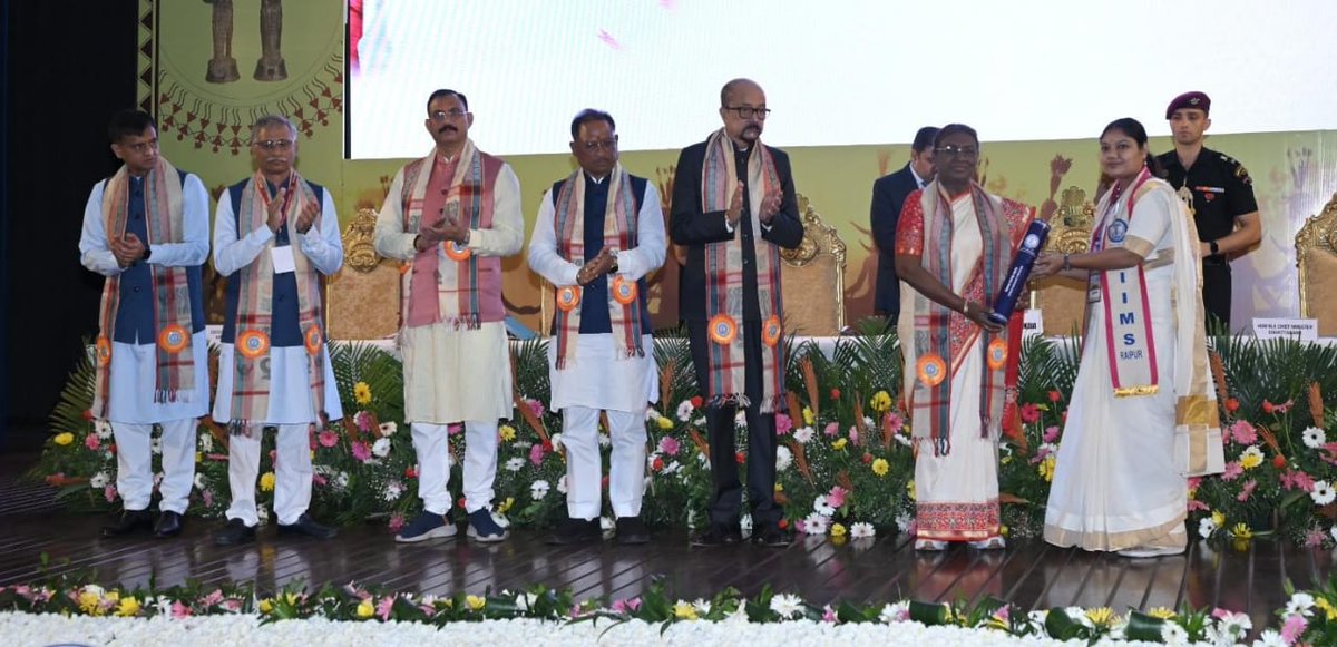 The ceremony opened with a heartfelt welcome address by Dr. George A. D’Souza, President of AIIMS Raipur, who extended warm gratitude to the Hon’ble President, esteemed dignitaries, graduating students, and all attendees. #aiims #Chhattisgarh