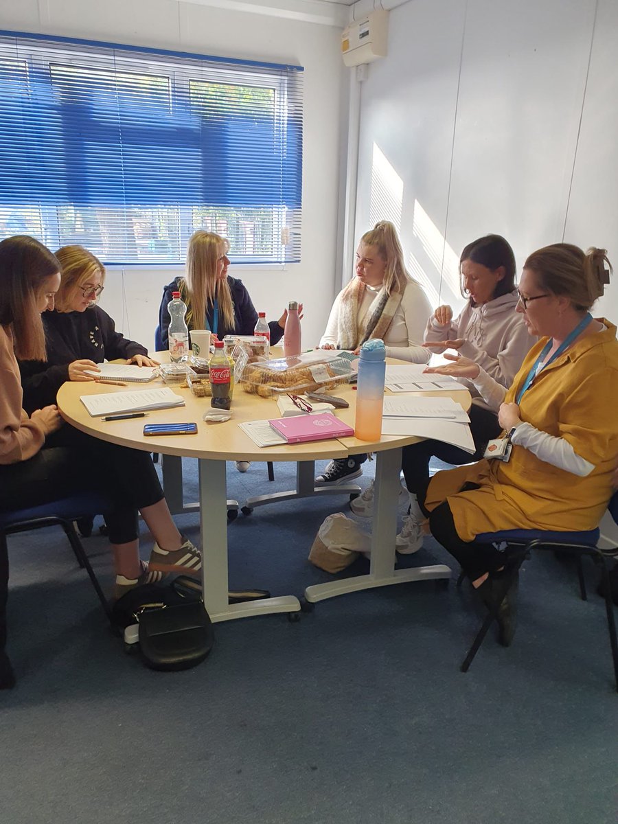 OneHelens's tweet photo. What a great CPD opportunity! Thank you to the teachers and teaching assistants who joined us for Level 1 Makaton training today! @MakatonCharity https://t.co/931MxQUGLR