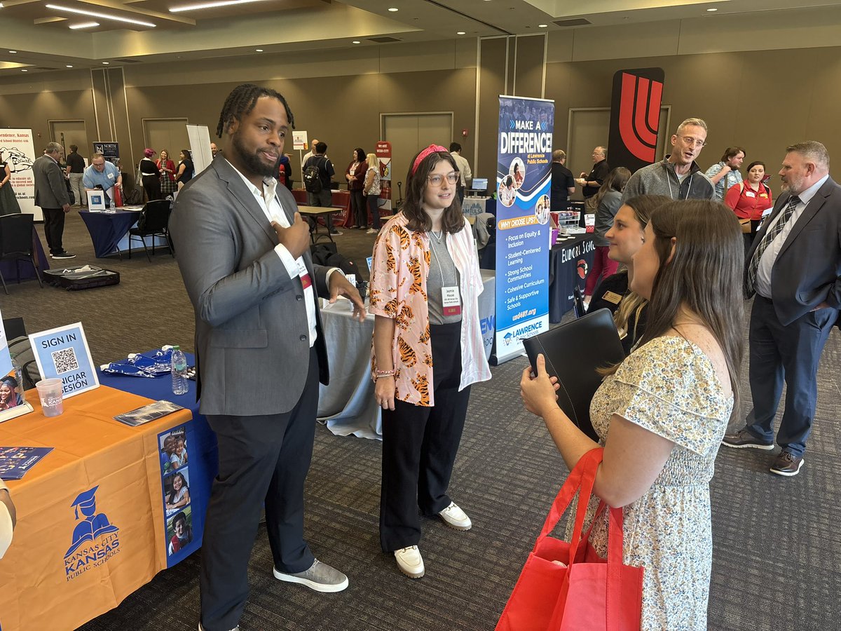 #KCKPSHR is at <a href="/PittEducation/">Pitt School of Education</a> <a href="/pittstate/">Pittsburg State</a> today! Stop by the <a href="/kckschools/">Kansas City, Kansas Public Schools</a> and hear about how you can join the team! #BetterEveryDay <a href="/Dwiley_theGr8/">Dustin Wiley</a> <a href="/EricTylerJr80/">Eric Tyler Jr</a> <a href="/KIMMSMITHKCKPS/">KIM SMITH</a>