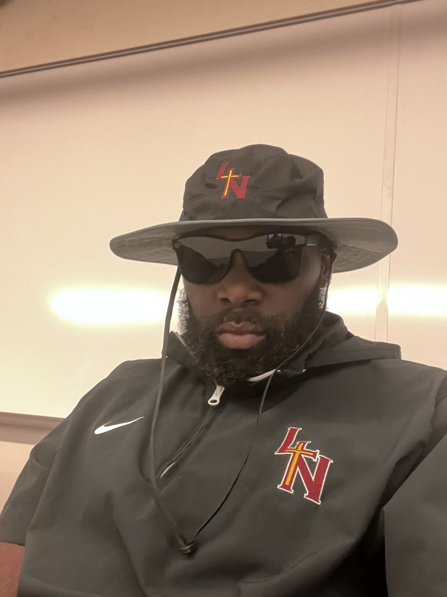CoachDeeMitch's tweet photo. ITS GAME DAY
WE WORK ALL WEEK JUST TO GET PAID ON FRIDAY
WHERE THE SMOKE 💨 AT BECAUSE WE COMING STRAIGHT TO IT
#Differentbreed #WeBuiltForIt #DoYourHomework https://t.co/aOI4ZvnJ3n