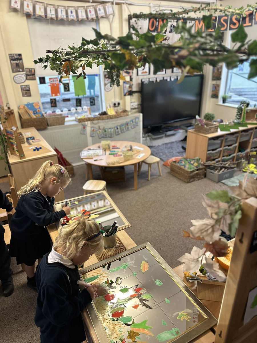 Keeping busy in Dosbarth Lili. We have been exploring all of our areas and working collaboratively and independently. A fantastic half term so far 👏🏻👷🎨☕️#AmbitiousCapableLearners