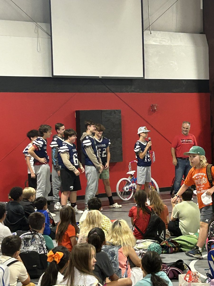 This morning former Lowell Elementary football players traveled back to visit teachers, greet students in the car rider line, and give words of advice to future Cougars! Proud of these young men! #SWAG #Family <a href="/kirkseycougars/">KirkseyCougars</a> <a href="/rogersmountiefb/">Rogers Mountie FB</a> <a href="/rhs_21/">RHS-Athletics</a> <a href="/PaulADrps/">RPS-Athletics</a>