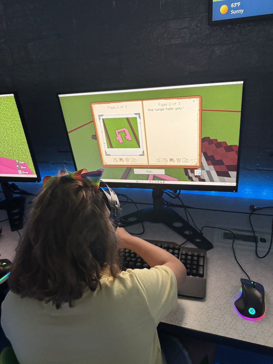 DCPSMinecraft's tweet image. Today students built organs in Fred and wrote about their functions 🧠🫁

#MinecraftEdu
#GameBasedLearning