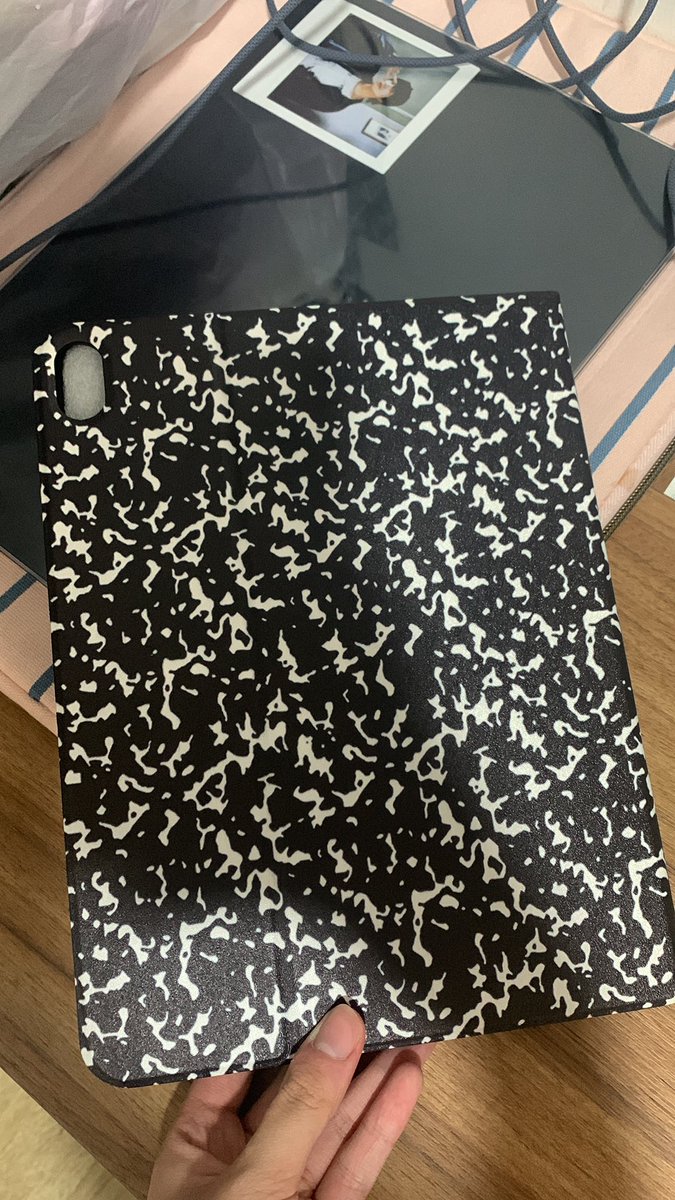 katesstudyacc's tweet image. wts case ipad air 10.9 inch (ga pernah dipake soalnya salah beli)

offer aja dahhh sesuka kalian harganya start from 30k

#zonauang