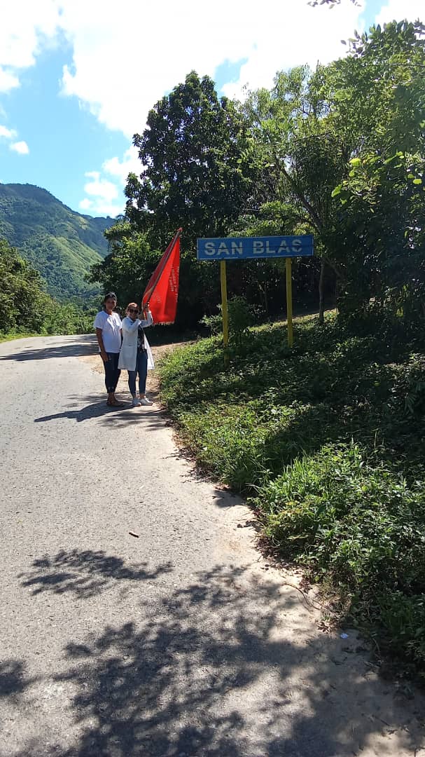 BarbieriEbe's tweet photo. Hasta el macizo montañoso Guamuhaya perteneciente al Plan Turquino en el municipio Cumanayagua, área de salud especial San Blas llegó la Bandera 40 Aniversario del Programa del Médico y la Enfermera de la Familia. Colectivo entusiasta y con grandes resultados en el programa. https://t.co/fuyHjmfo3l