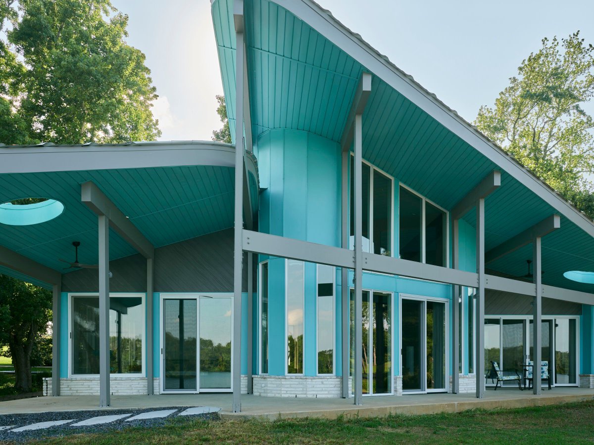 Archello's tweet image. The Hidden Hills residence by emerymcclure architecture integrates durable materials and aging-friendly design. 
#AccessibleDesign #SustainableArchitecture #AgingInPlace 
buff.ly/3Adznmk