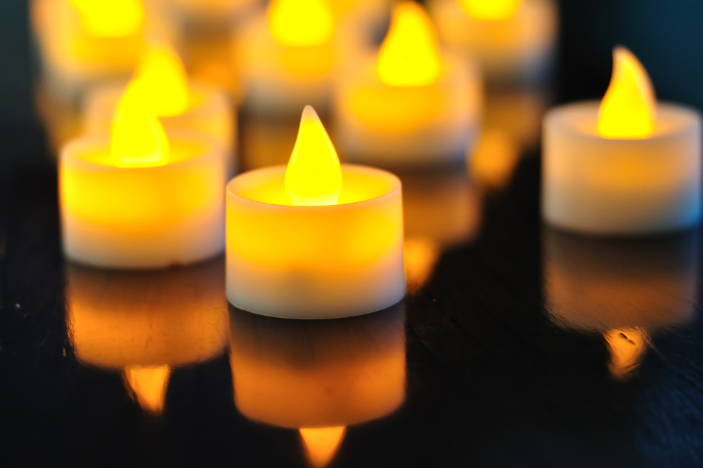 AllfireL's tweet photo. #FirePreventionFriday Tip: With Halloween around the corner, use battery-operated candles instead of real ones to keep your spooky décor fire-safe. Remember to stay safe and enjoy the festivities!

#FireSafety #HalloweenTip #AllFireServices https://t.co/z8U9DC2bHc