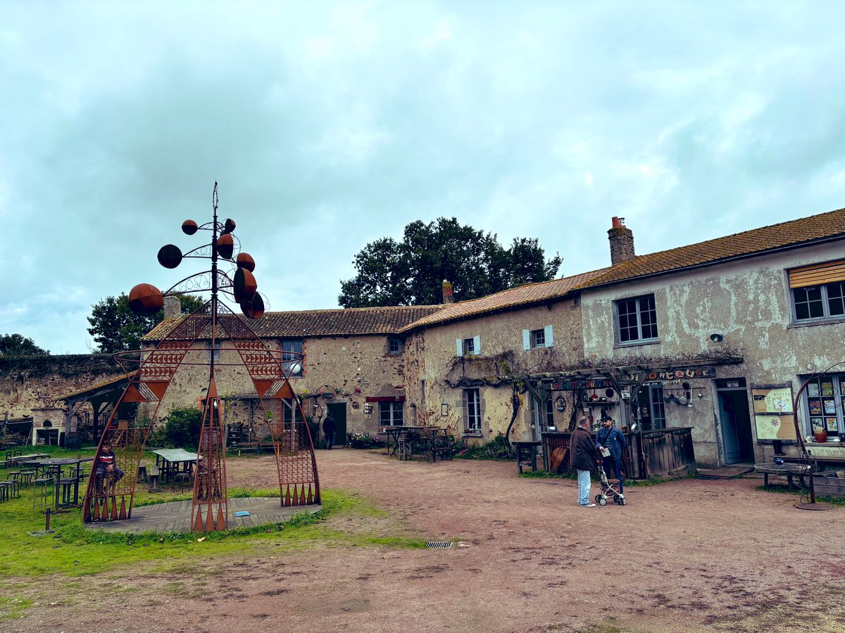 Emmanuel Charre tweet media