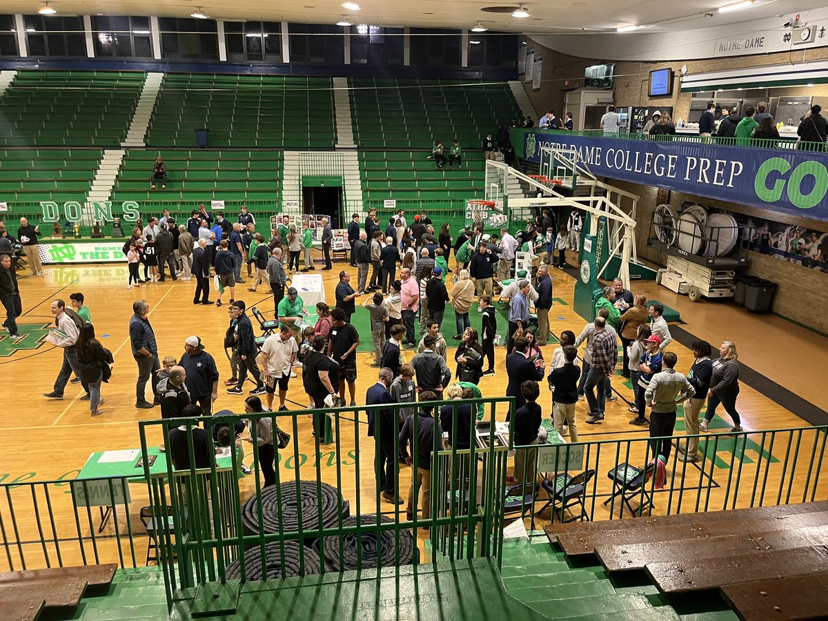 ShayBoyle_NDCP's tweet photo. An amazing Open House for #FutureDons! The energy was off the charts & we had families from all over Chicagoland! There has never been a more exciting time to be a Don! 7655 looks fantastic with new improvements everywhere! A caring group of Holy Cross educators at @nddons! https://t.co/uzmojmc4a8