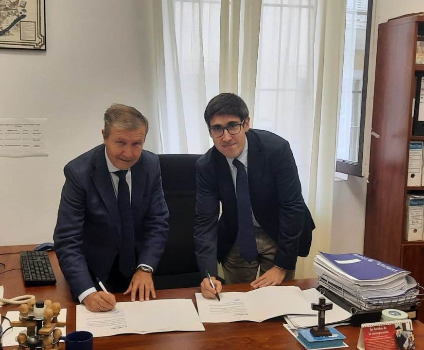ManosUnidasSev's tweet photo. 🤝 🎼 Os anunciamos la firma de un convenio de colaboración para los próximos dos años con la @Bandamusicasol
#ElEfectoSerHumano
#BandaMusicaSol https://t.co/MpFEv6F0sU